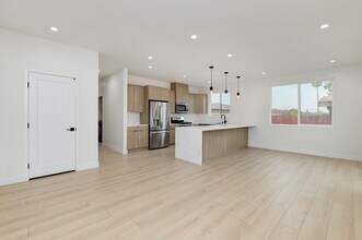 5142 Los Robles Dr in Carlsbad, CA - Building Photo - Building Photo