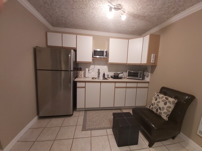439 Sands Crt in Kelowna, BC - Building Photo - Building Photo
