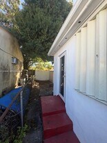 2276 SW 2nd St in Miami, FL - Building Photo