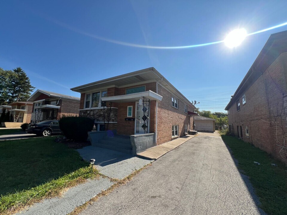 14355 Park Ave in Harvey, IL - Foto de edificio