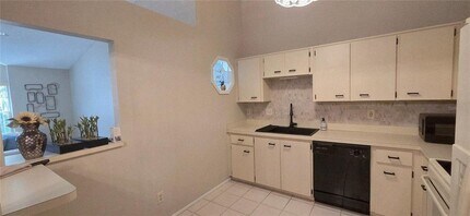 2101 Fox Chase Blvd in Palm Harbor, FL - Building Photo - Building Photo