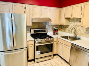 733 Waterford Dr, Unit 733 in Edison, NJ - Building Photo - Building Photo
