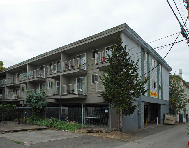 Campus Studios in Eugene, OR - Building Photo - Building Photo