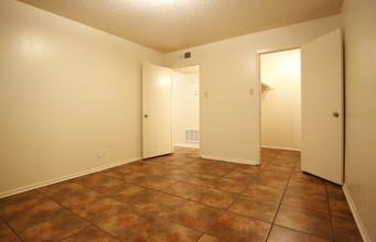 Chateau Creole Apartments in Houma, LA - Building Photo - Building Photo