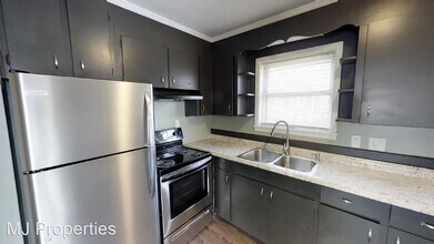 2408 Whitesburg Dr in Huntsville, AL - Foto de edificio - Building Photo