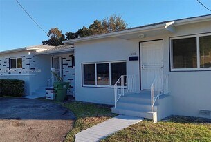 1386 NW 38th St in Miami, FL - Building Photo