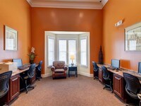 24-Hour Business Center - Charleston Apartamentos in Mobile, Alabama