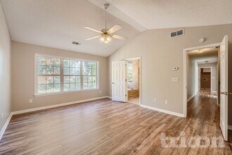 5910 Haterleigh Dr in Alpharetta, GA - Foto de edificio - Building Photo