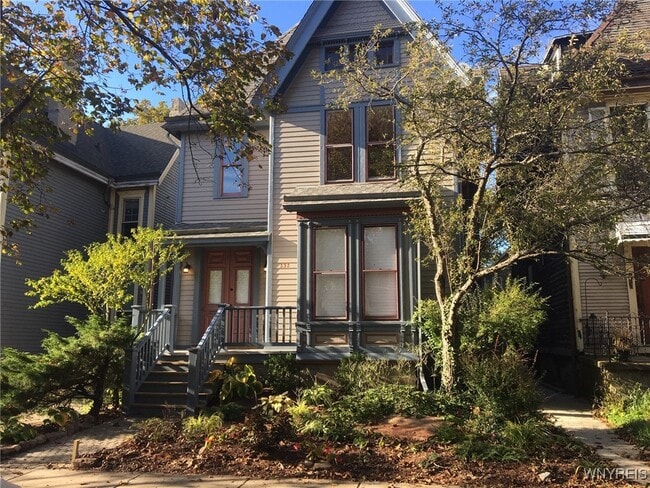 property at 332 Pennsylvania St