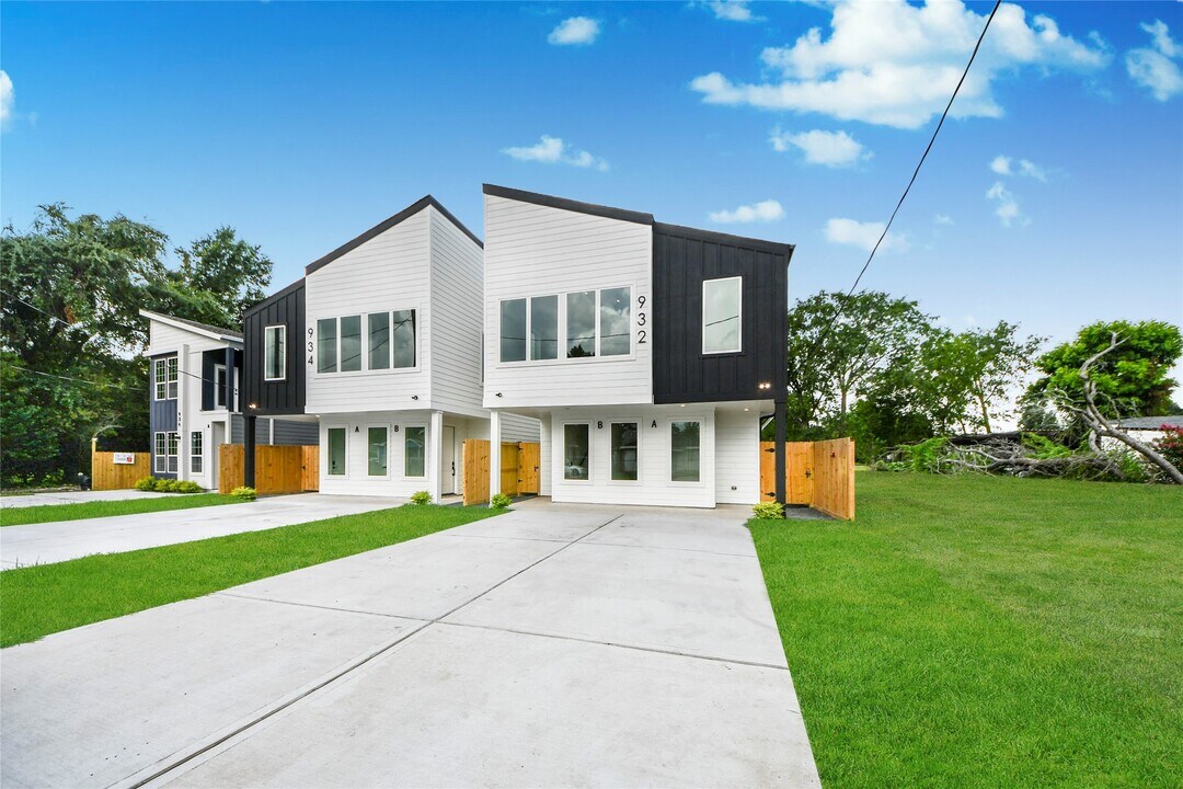 932 South Ln in Houston, TX - Foto de edificio