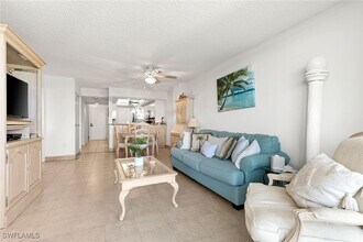 601 Seaview Ct in Marco Island, FL - Foto de edificio - Building Photo