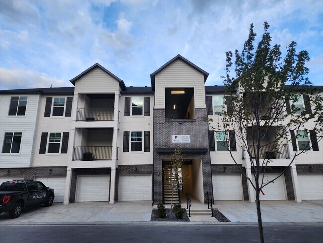 4735 S Alder Dr, Unit 204 in Mapleton, UT - Building Photo - Building Photo