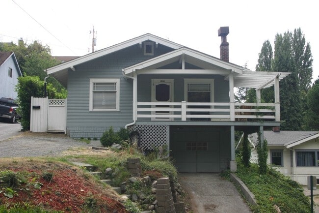 property at 406 E Ivy St