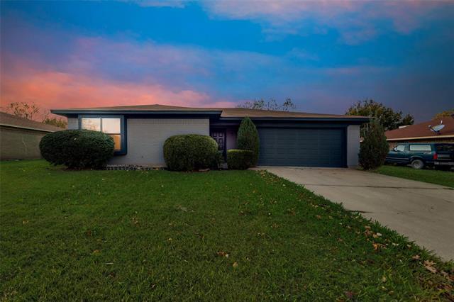119 Chris Ct in Alvarado, TX - Building Photo
