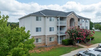 Landings & Villas of Hickory in Hickory, NC - Building Photo