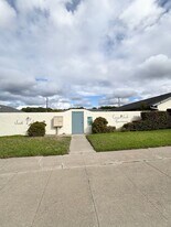 412 S I St in Lompoc, CA - Building Photo