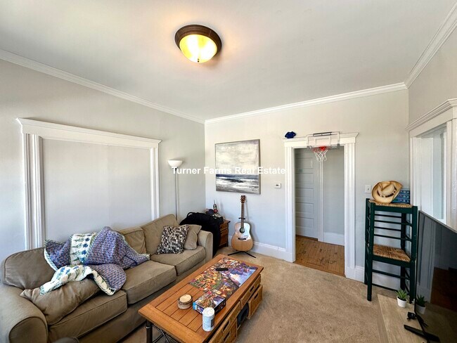 15 Farragut Ave, Unit 2 in Somerville, MA - Foto de edificio - Building Photo