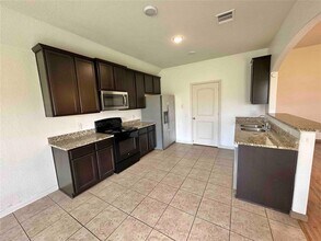 1555 Twin Estates Dr in Kyle, TX - Building Photo - Building Photo