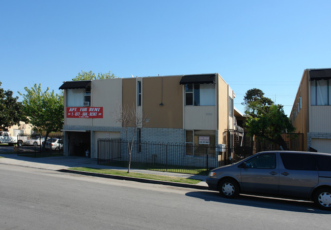 1890 Harbor Ave in Long Beach, CA - Building Photo - Building Photo