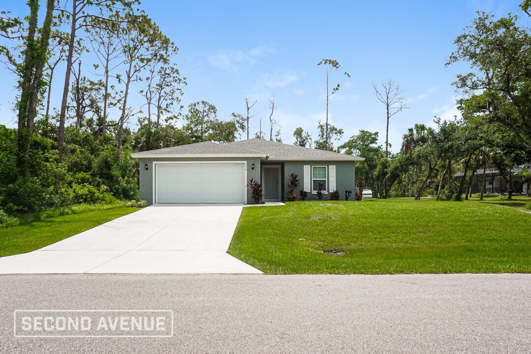 316 Hoffer St in Port Charlotte, FL - Building Photo