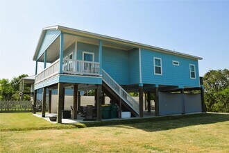 901 Hester St in Seabrook, TX - Building Photo - Building Photo
