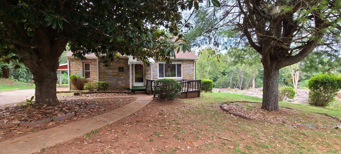 735 Winston Ridge Rd in Lynchburg, VA - Building Photo