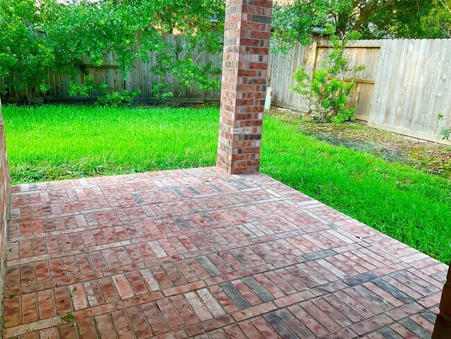 property at 6 Dragon Hill Pl