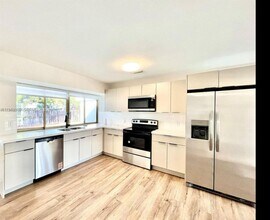 6729 Petunia Dr in Miramar, FL - Building Photo - Building Photo