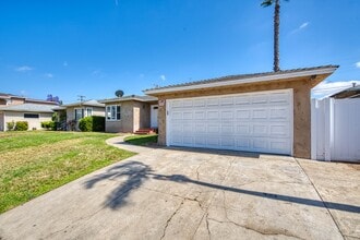 6141 Dorothy Dr in San Diego, CA - Building Photo - Building Photo