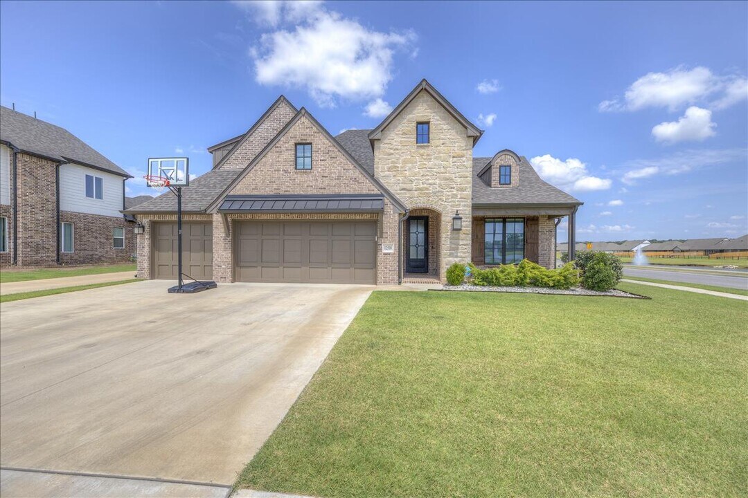 12510 S Maplewood Ave in Bixby, OK - Building Photo