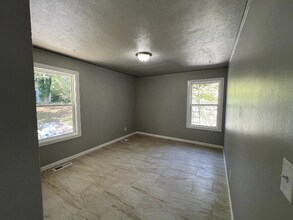 2157 Nelms Dr SW in Atlanta, GA - Building Photo - Building Photo