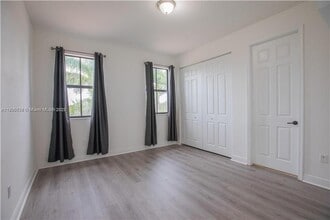 3492 NW 82nd Dr in Cooper City, FL - Foto de edificio - Building Photo