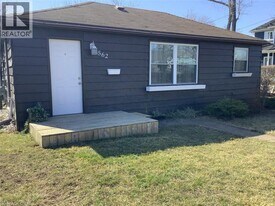 562 Beach Blvd in Hamilton, ON - Building Photo