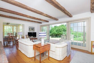 17 Island Rd in East Hampton, NY - Building Photo - Building Photo