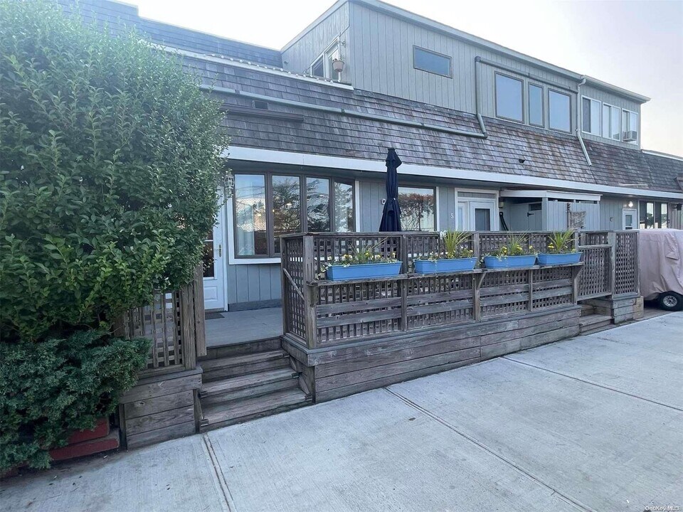 7 Dehnhoff Walk in Ocean Beach, NY - Building Photo