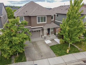 1124 27th St NW in Puyallup, WA - Foto de edificio - Building Photo