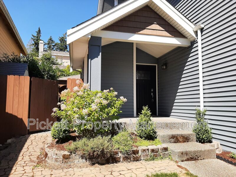 11027 Pansy Pl NW in Silverdale, WA - Building Photo