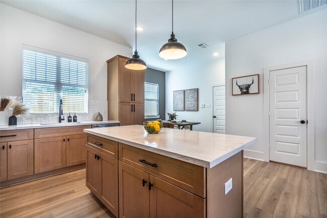 5746 Barbara Rose Ln in Houston, TX - Building Photo - Building Photo
