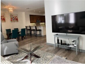 21301 Erwin St in Los Angeles, CA - Building Photo - Building Photo