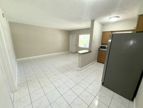 2121 N Ocean Blvd, Unit #2 in Fort Lauderdale, FL - Foto de edificio - Building Photo