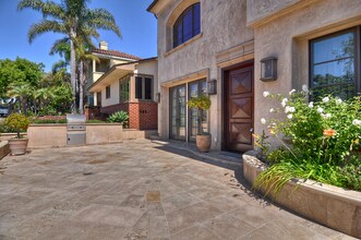 222 Iris Ave in Newport Beach, CA - Building Photo - Building Photo