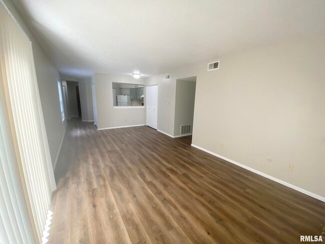 5905 W Ridgecrest Dr in Peoria, IL - Building Photo - Building Photo