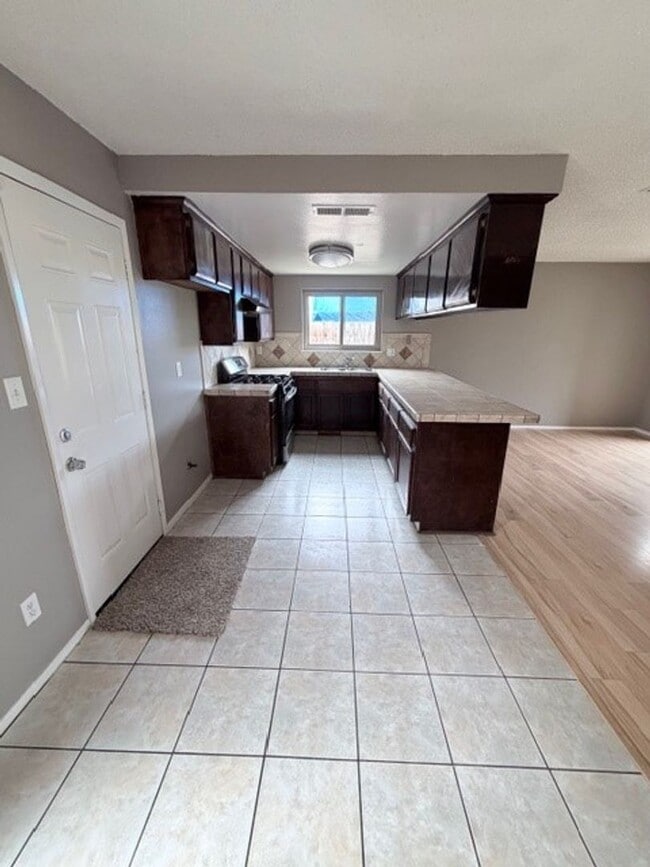 4508 Blossom Valley Ln in Bakersfield, CA - Building Photo - Building Photo