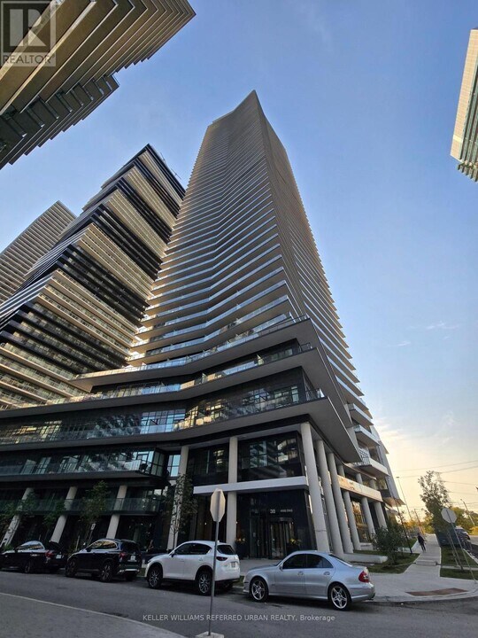 38 Annie Craig Dr in Toronto, ON - Building Photo