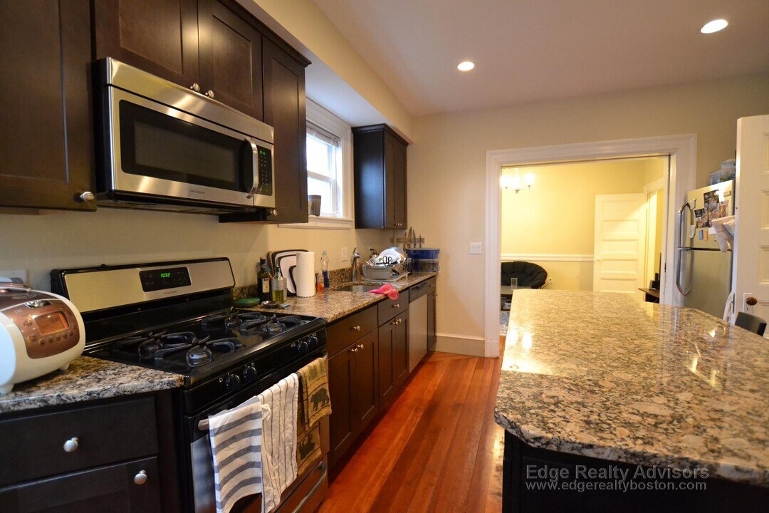 75 Leicester St, Unit 2 in Boston, MA - Building Photo