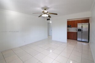 11195 SW 1st St in Miami, FL - Building Photo