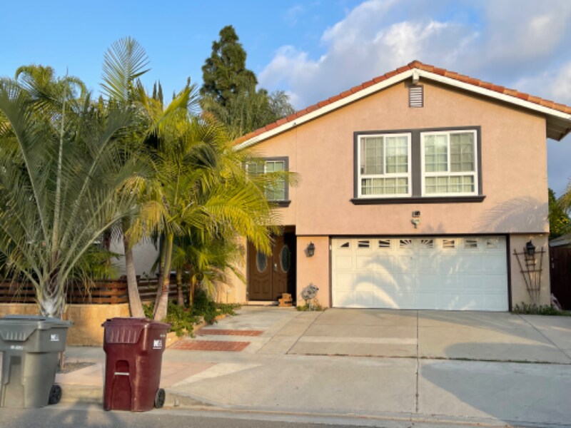 2817 S Center St in Santa Ana, CA - Building Photo