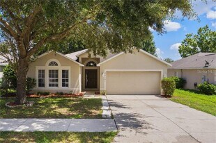 2210 Nicollett Way in Leesburg, FL - Building Photo