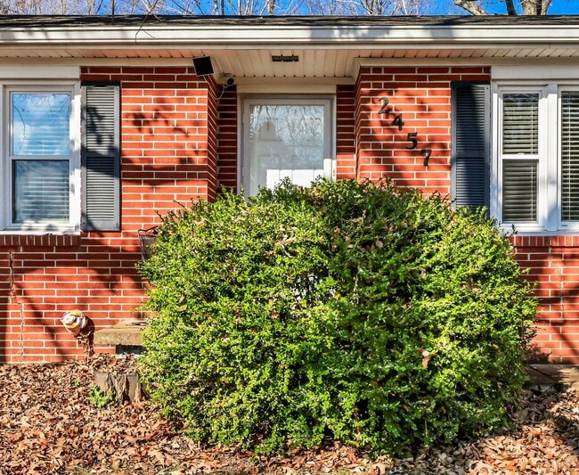 2457 Antioch Church Rd in Clarksville, TN - Foto de edificio - Building Photo