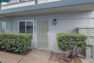 1926 Alcatraz Ave in Berkeley, CA - Building Photo - Building Photo